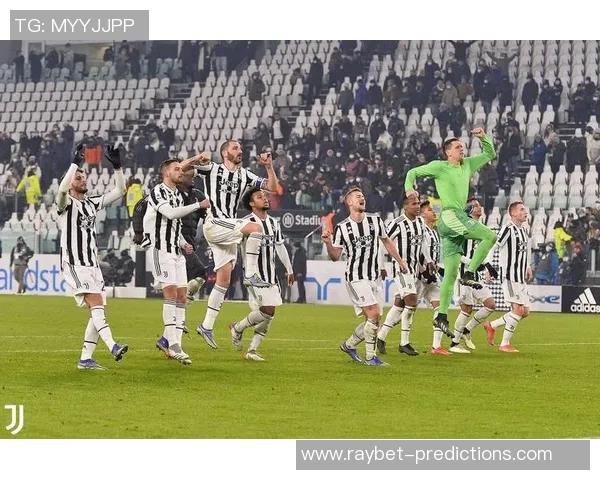 友谊赛精彩回顾：那不勒斯绝杀尤文图斯全场沸腾瞬间解析