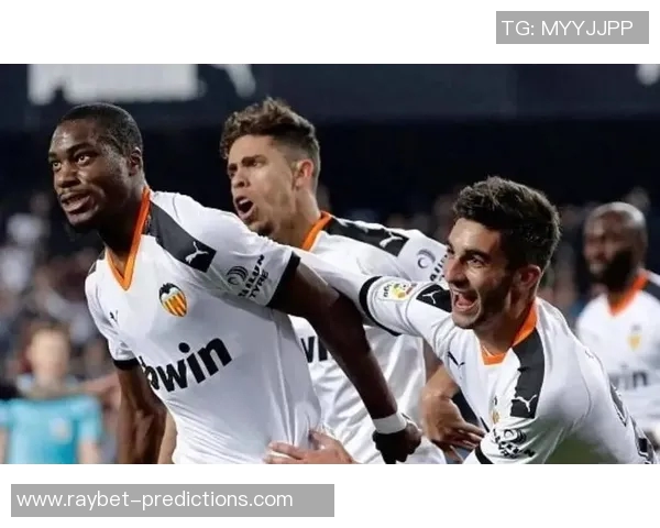 国王杯激战曼城大胜多特蒙德争议判罚引发全场热议