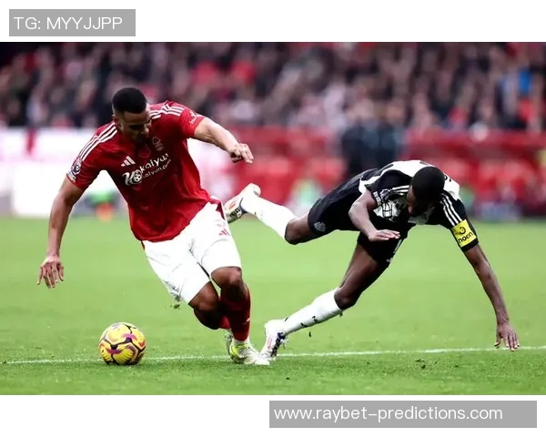 热刺大胜曼联5-1神奇扑救瞬间点燃全场激情分析